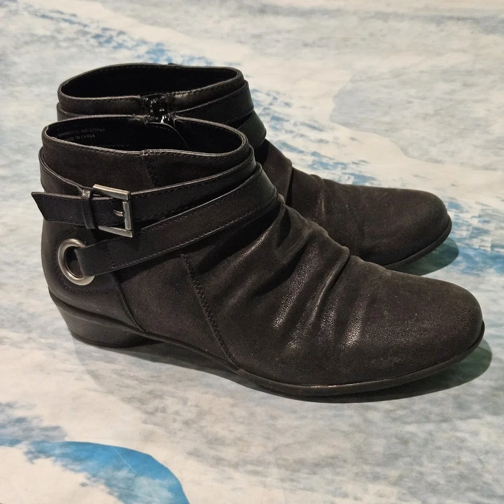 Axioms Women's Black Ankle Booties Side Zip Buckle Accent Low Heel Size 8.5